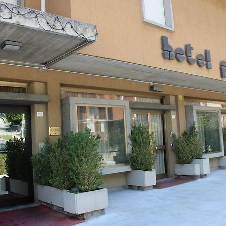 Hotel Pinolo Gubbio Exterior foto